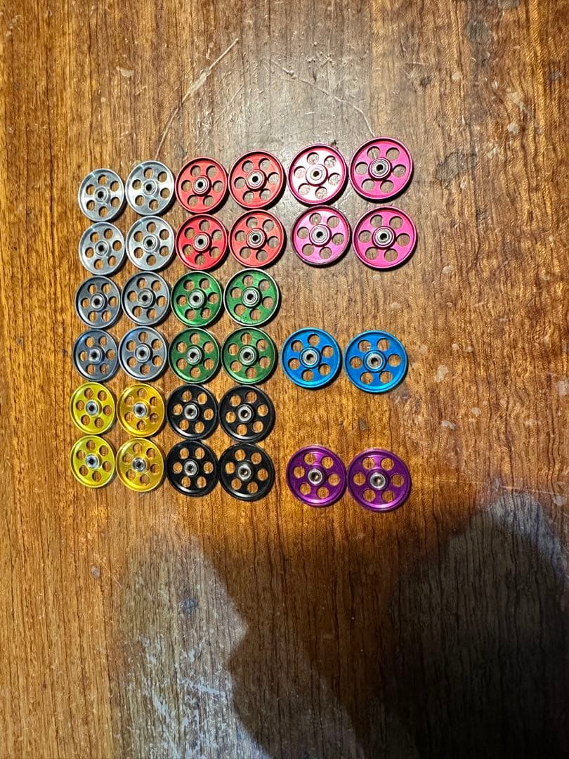 ミニ四駆 アルミローラー 19mm 32個　青　赤　黒　緑　金　紫　銀　ピンク