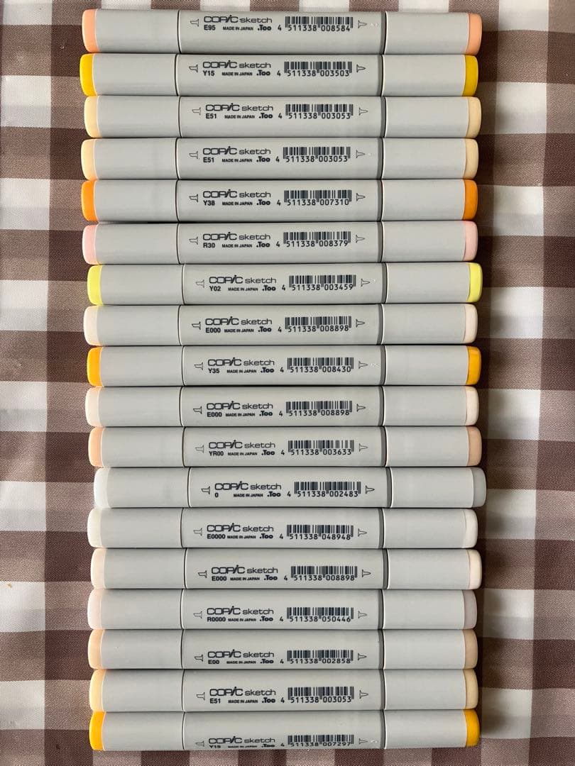 コピックスケッチ65本、チャオ18本、ライナー11本、スケッチブック6冊