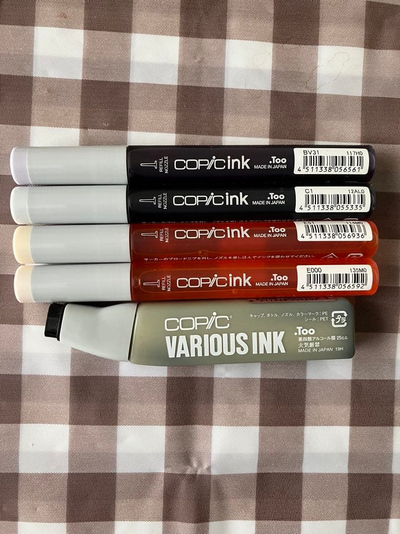コピックスケッチ65本、チャオ18本、ライナー11本、スケッチブック6冊