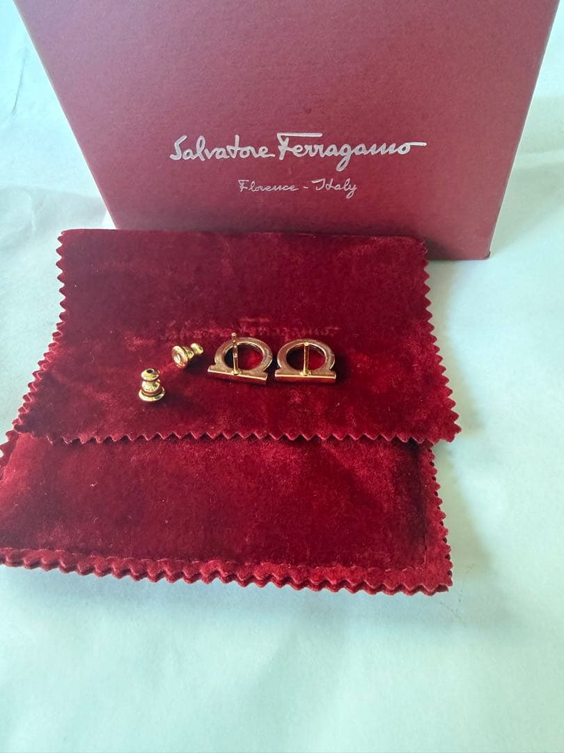 【美品】Salvatore Ferragamo ガンチーニ　純正キャッチゴールド
