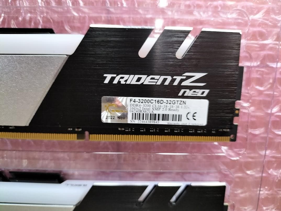 メモリー TRIDENT Z neo 32GB RGB