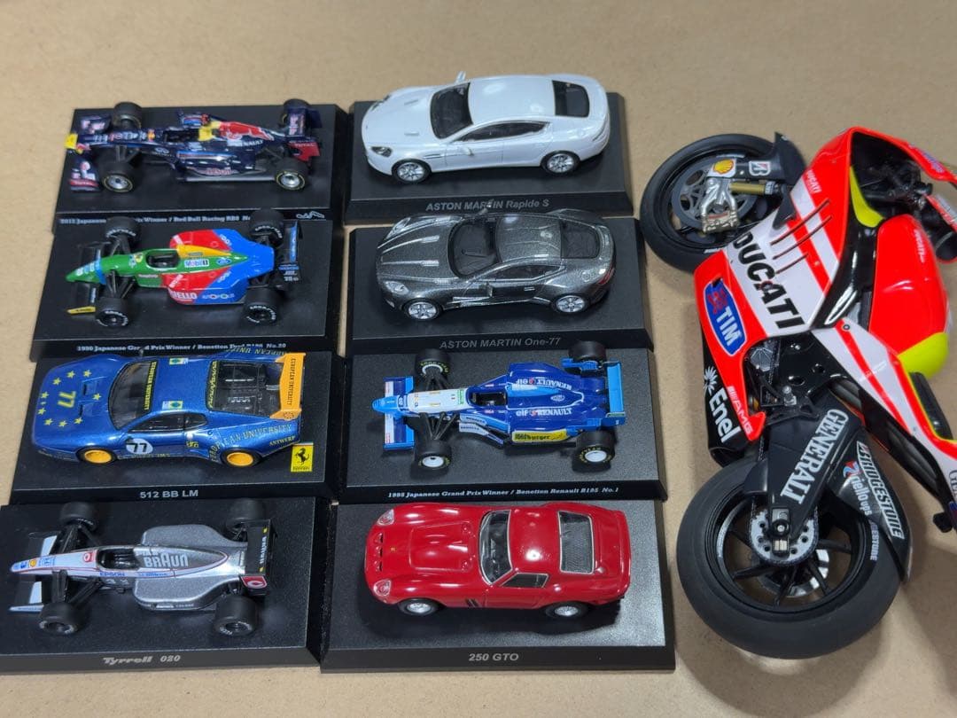 京商ミニカーセット Ducati Aston Martin Ferrari