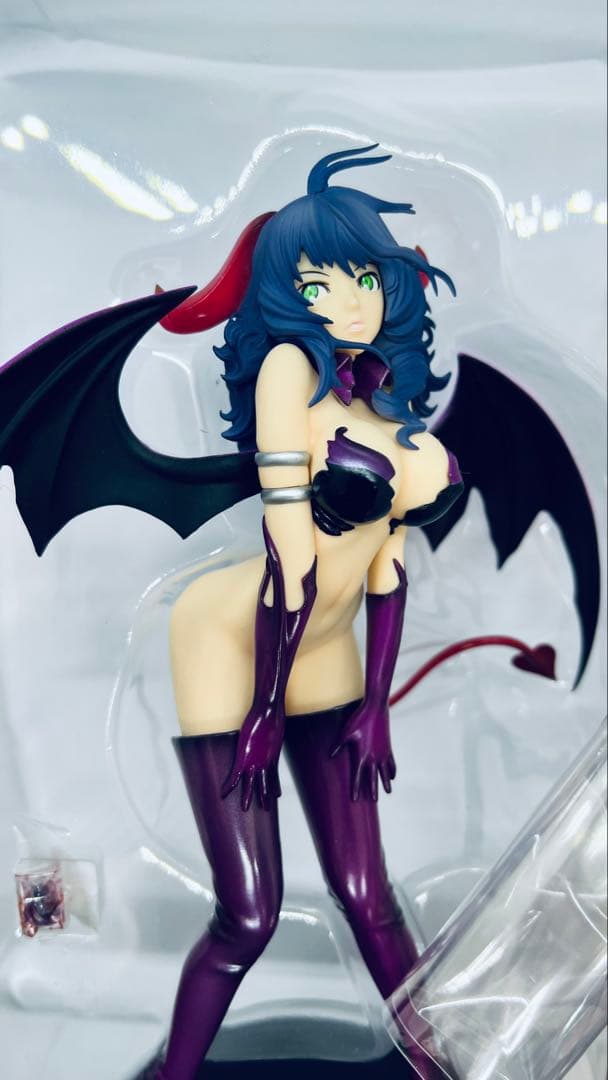 屈曲角の悪魔 ディアボルス・インクリナタス　美少女