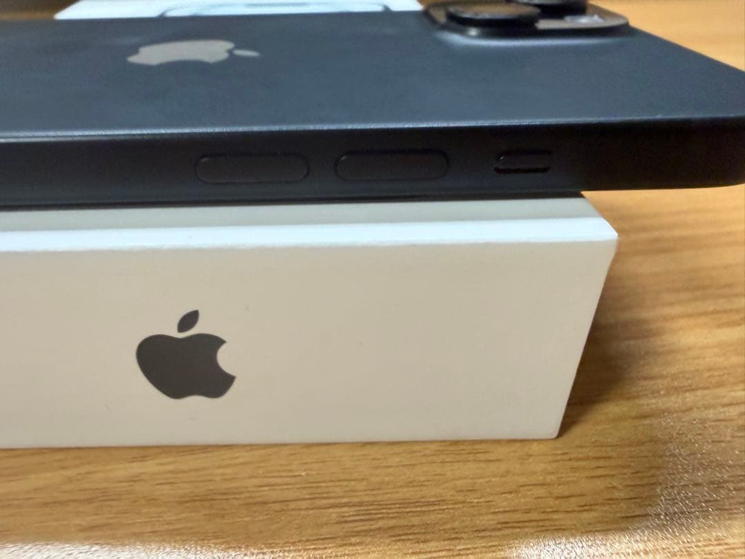 iPhone15 128GB 本体 + ケース