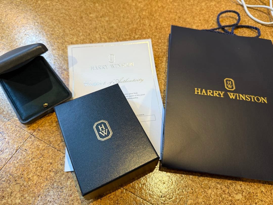 HARRY WINSTON ジュエリーケースと付属品