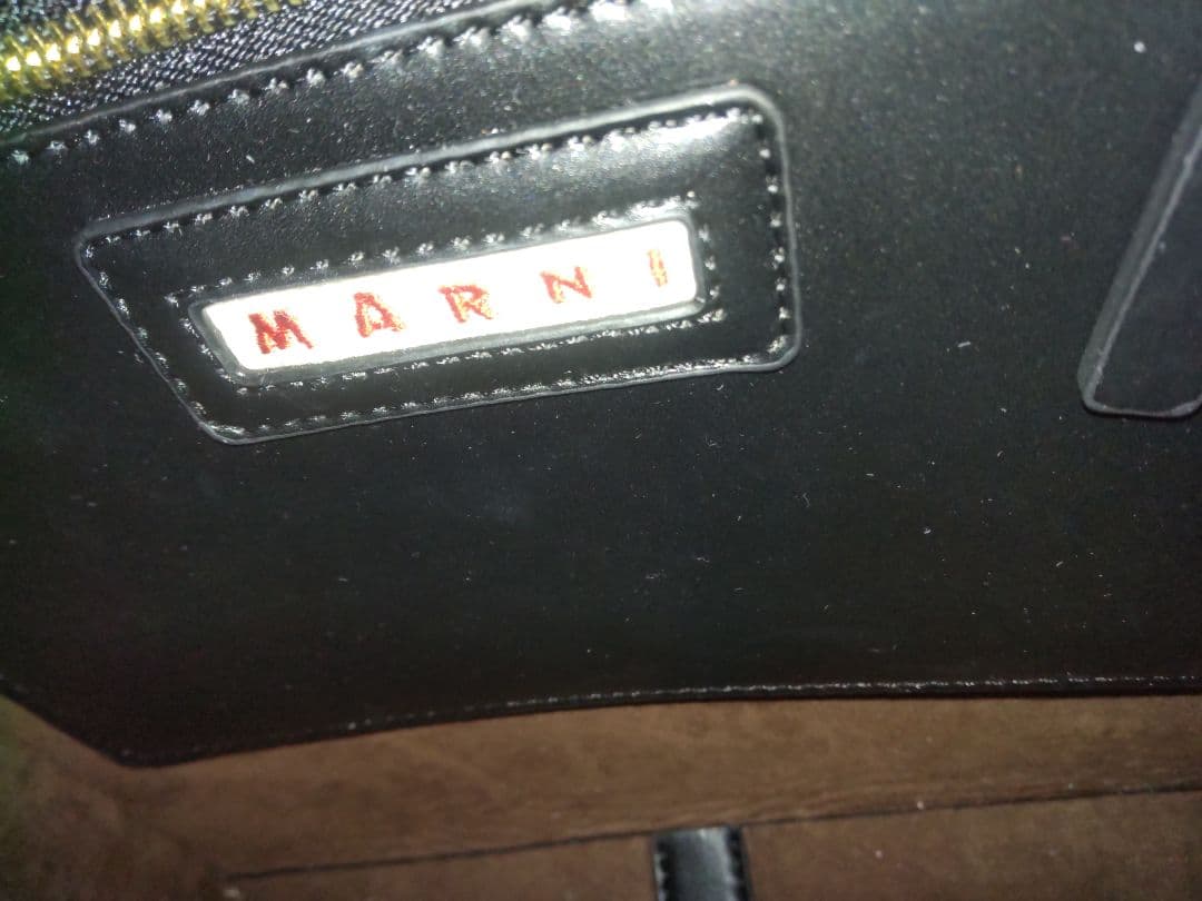 MARNI ブラックレザー ショルダーバッグ