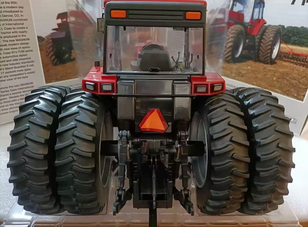 Case IH Magnum 7140 トラクター模型 1/16スケールモデル