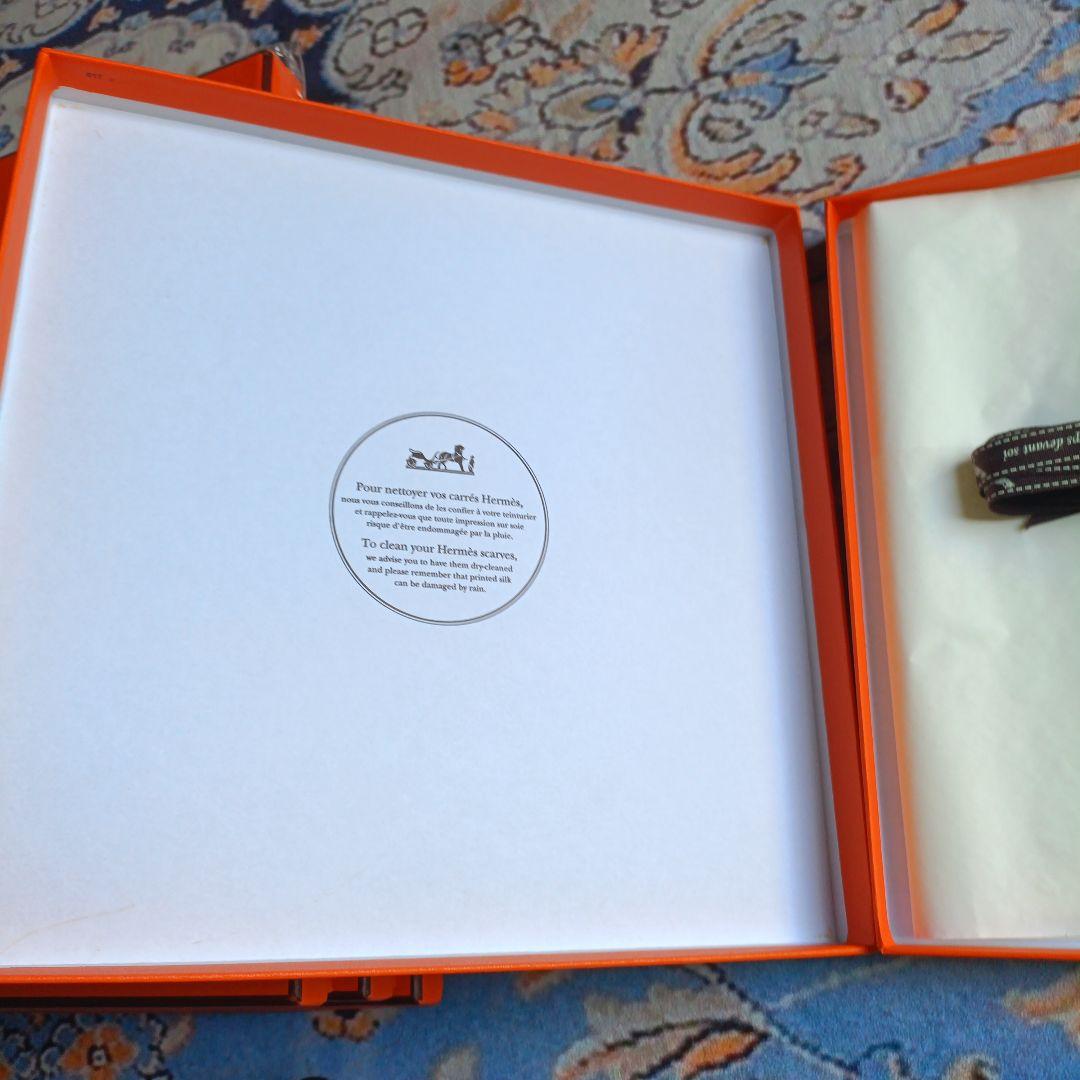 HERMES オレンジ ギフト箱　スカーフ90cm用７個　プラスおまけ？