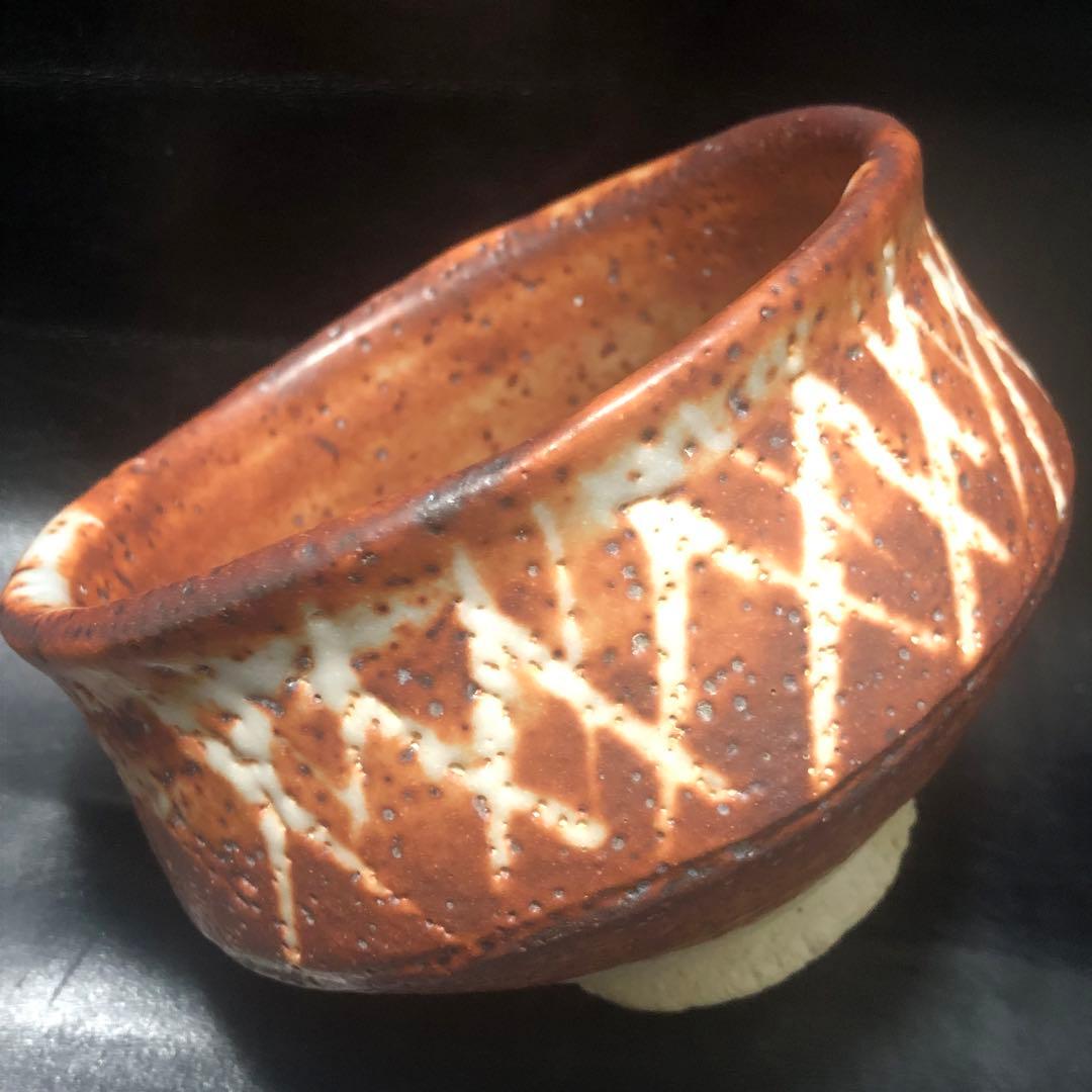 究極の美◼️蔵から、また凄そうな赤茶白い釉薬の美しい抹茶茶碗が出てきました。