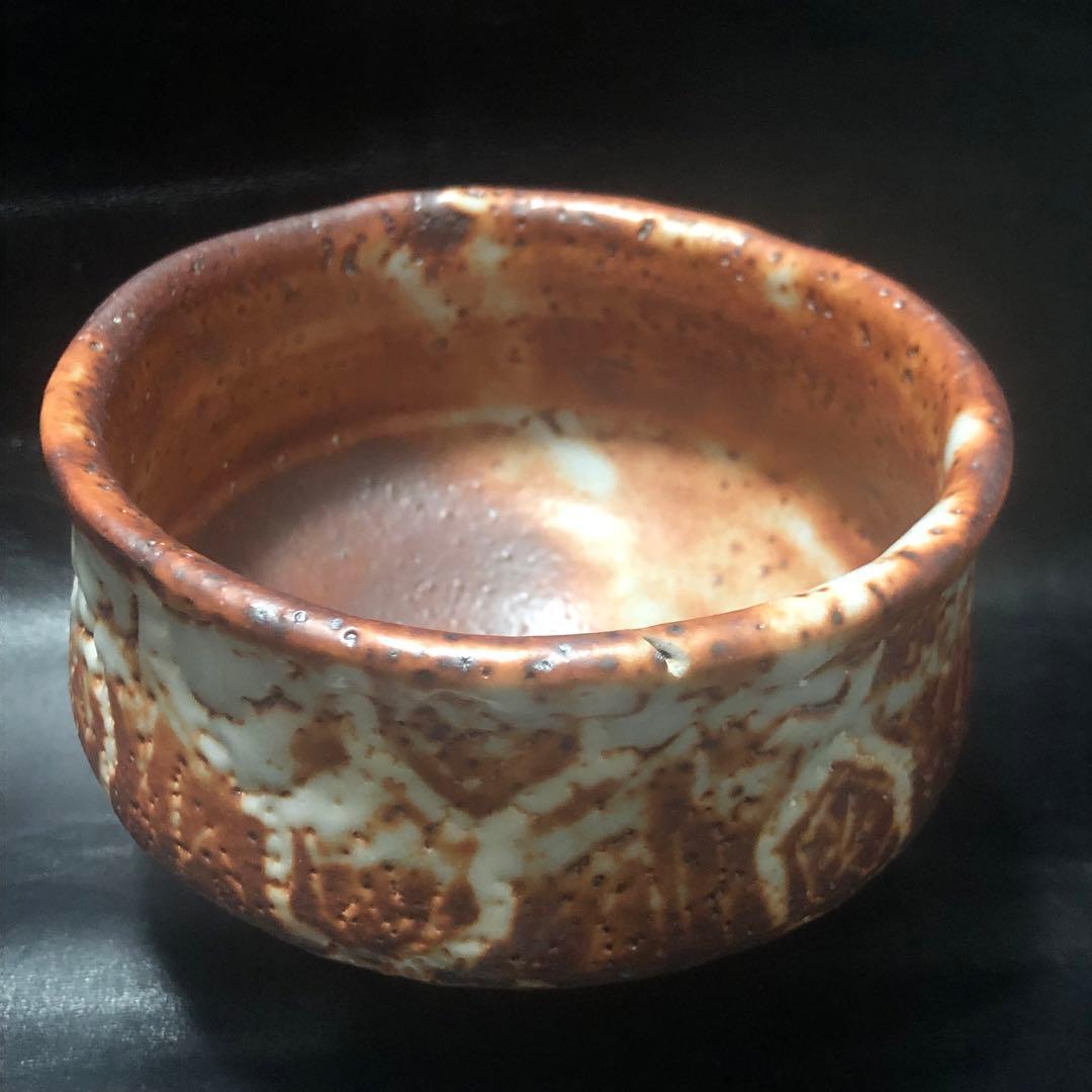 究極の美◼️蔵から、また凄そうな赤茶白い釉薬の美しい抹茶茶碗が出てきました。