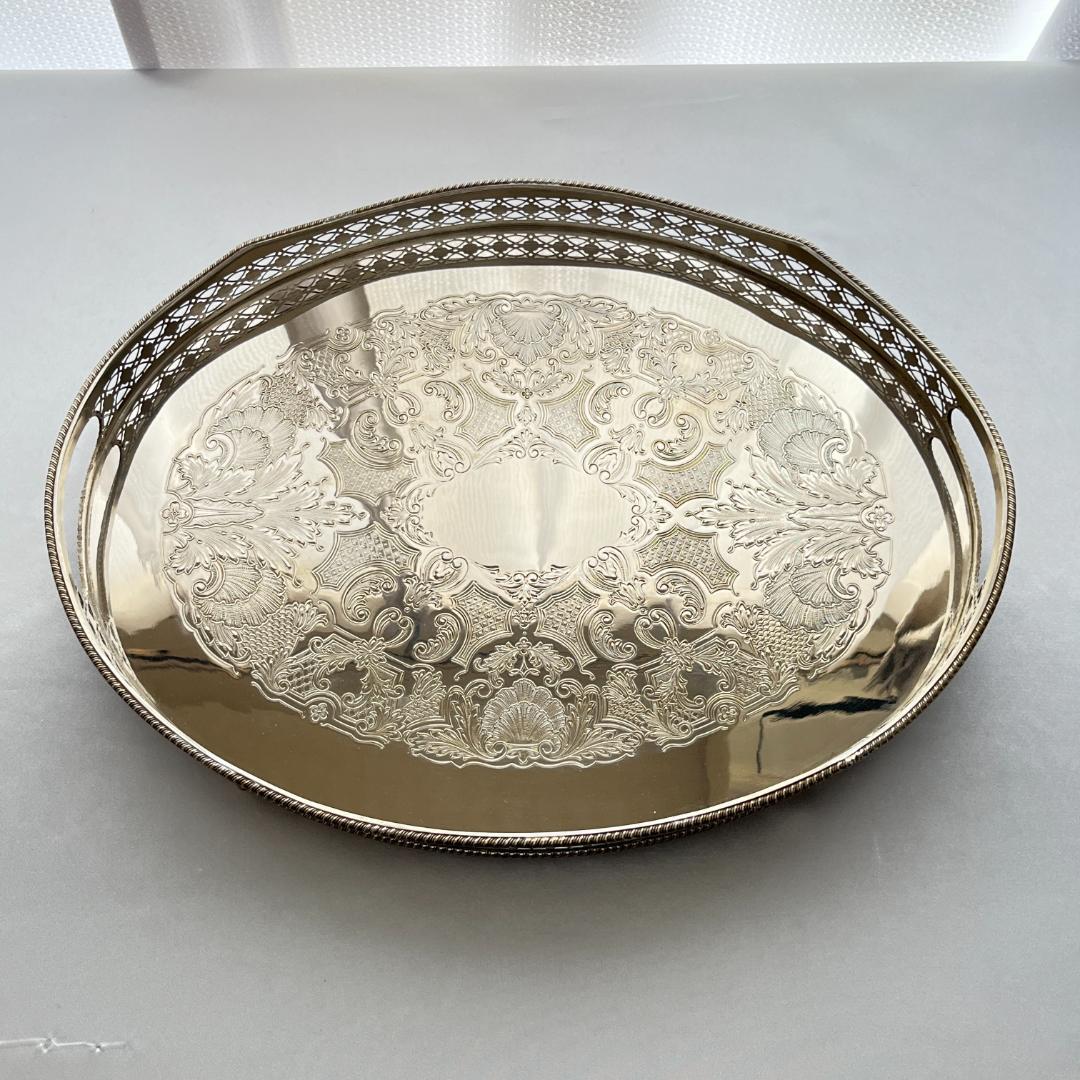 【英国】 ビクトリアンのギャラリートレー オーバル型 40cm 装飾フット