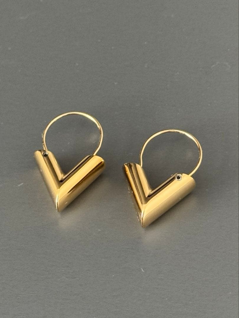 ルイヴィトン ピアス フープ エッセンシャルV ゴールド 美品