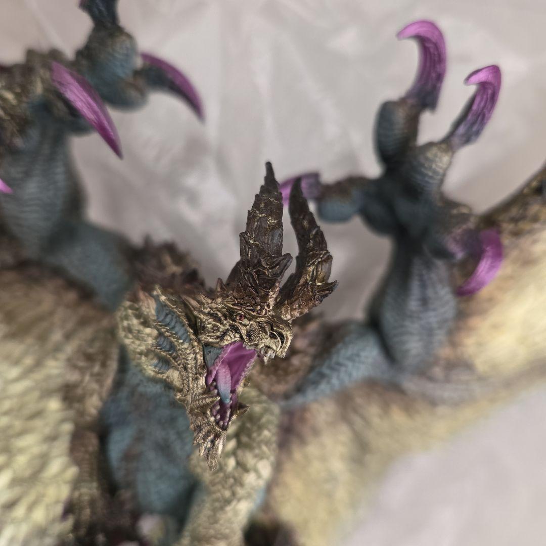 カプコンクリエイターズモデル　天廻龍シャガルマガラ　箱あり