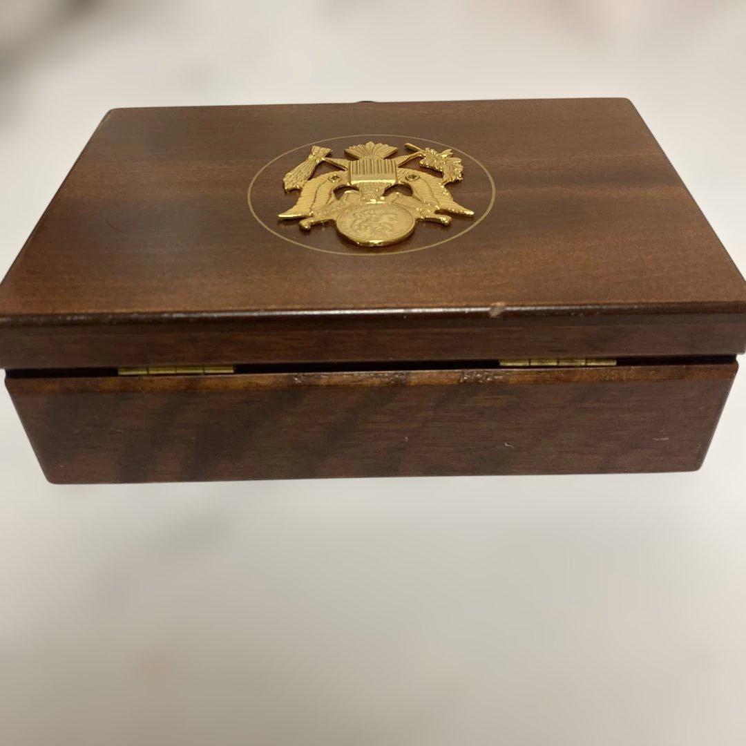 未使用　マリリンモンロー没後30年記念トランプ木製トランプケース 米国国章