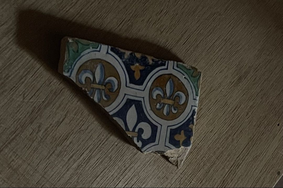 希少◆ 17世紀前半　オランダ　デルフトタイル　アイリスの紋章　　)民藝　古道具