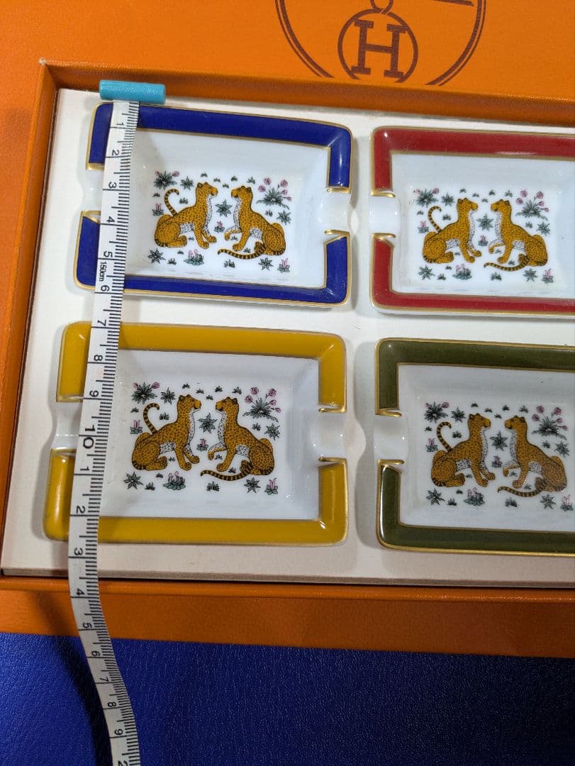 希少エルメス　ミニアッシュトレイレオパード4個セット