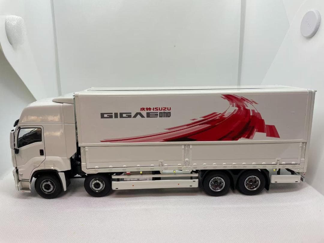 11R-010 いすゞ 1/32 ギガ ISUZU GIGA ホワイト