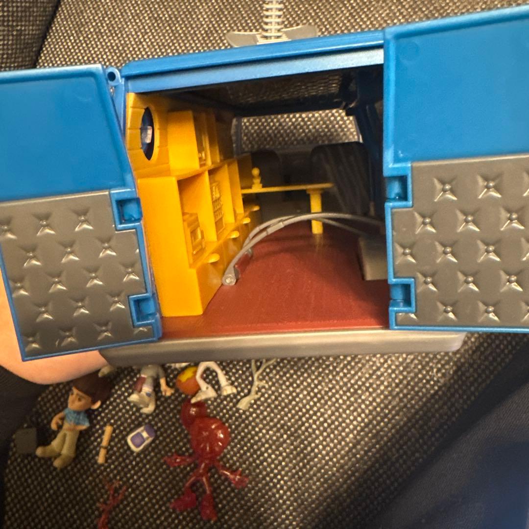 ストレンジャーシングスバンフィギュア YuMe STRANGER THINGS