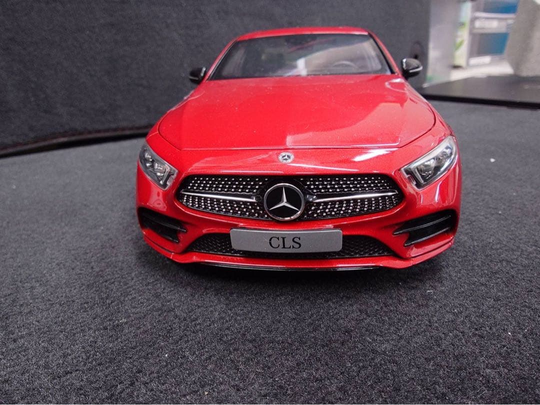 メルセデス・ベンツ CLS 赤