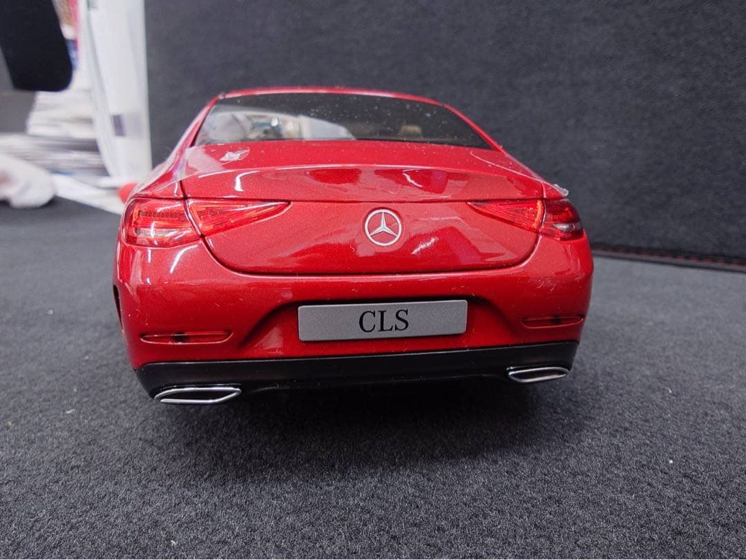 メルセデス・ベンツ CLS 赤