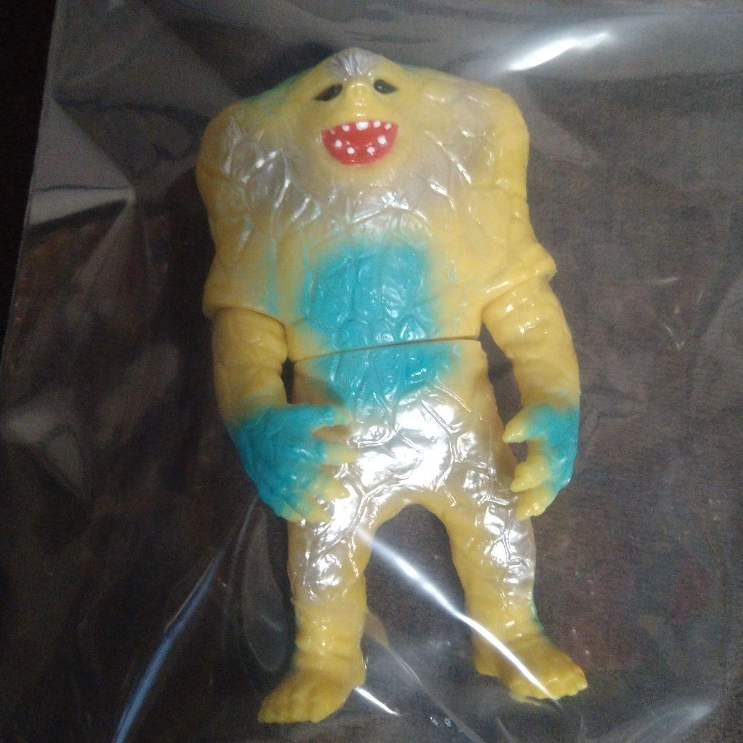 MAXTOY ジャミラ　ビンテージイエロー　限定品 ソフビ