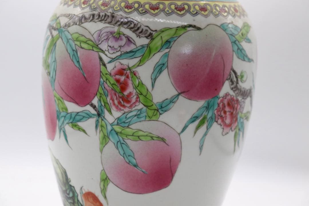 中国　大清乾隆年製銘　粉彩桃紋瓶　送料込み0726