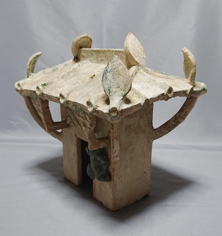 東漢時代　出土品　緑釉銀化楼閣 彩文土器 高さ27.4㎝　（A）