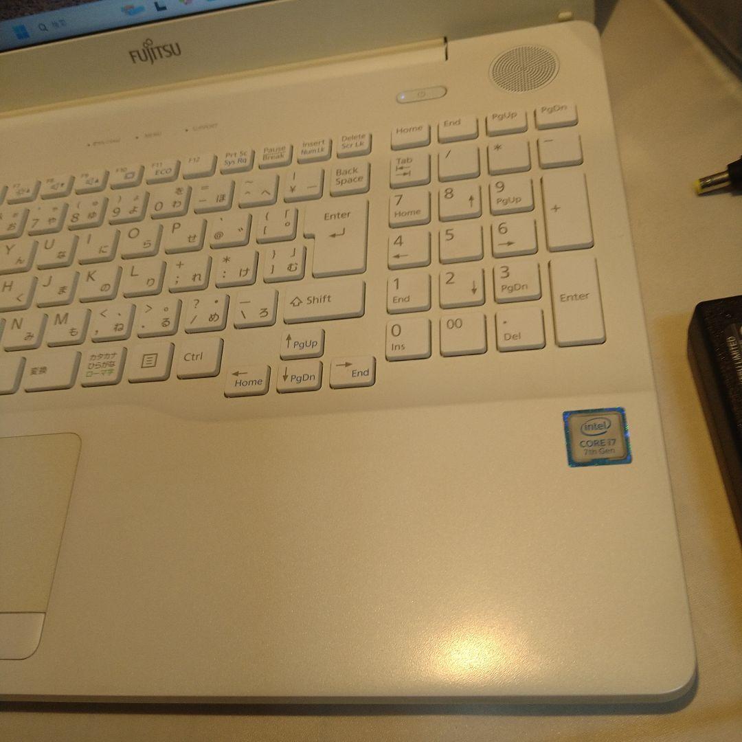 Fujitsu 白いノートPC Core i7 15.6㌅　テンキー 美品