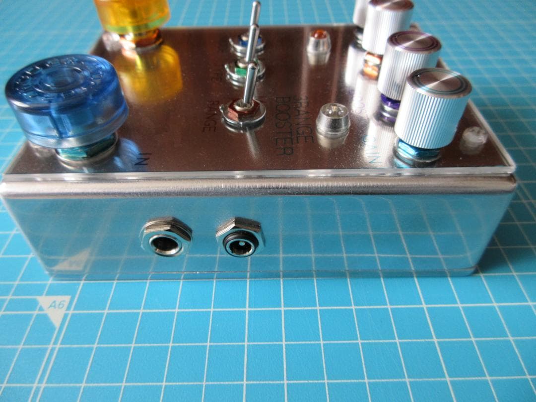 ディストーションとブースターがセットのハンドメイドエフェクター