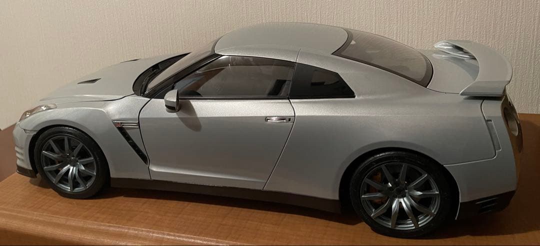 Nissan R35 GT-R シルバー 1/8スケール　デアゴスティーニ