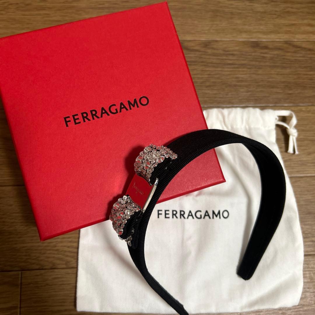 【美品】FERRAGAMO フェラガモ　カチューシャ　クリスタル　即購入OK