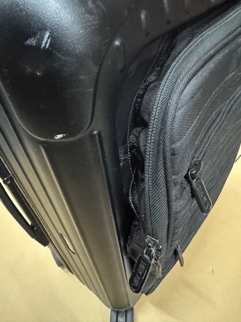 リモワ ボレロ 37L 機内持ち込み 4輪 TSAロック 黒 ジャンク