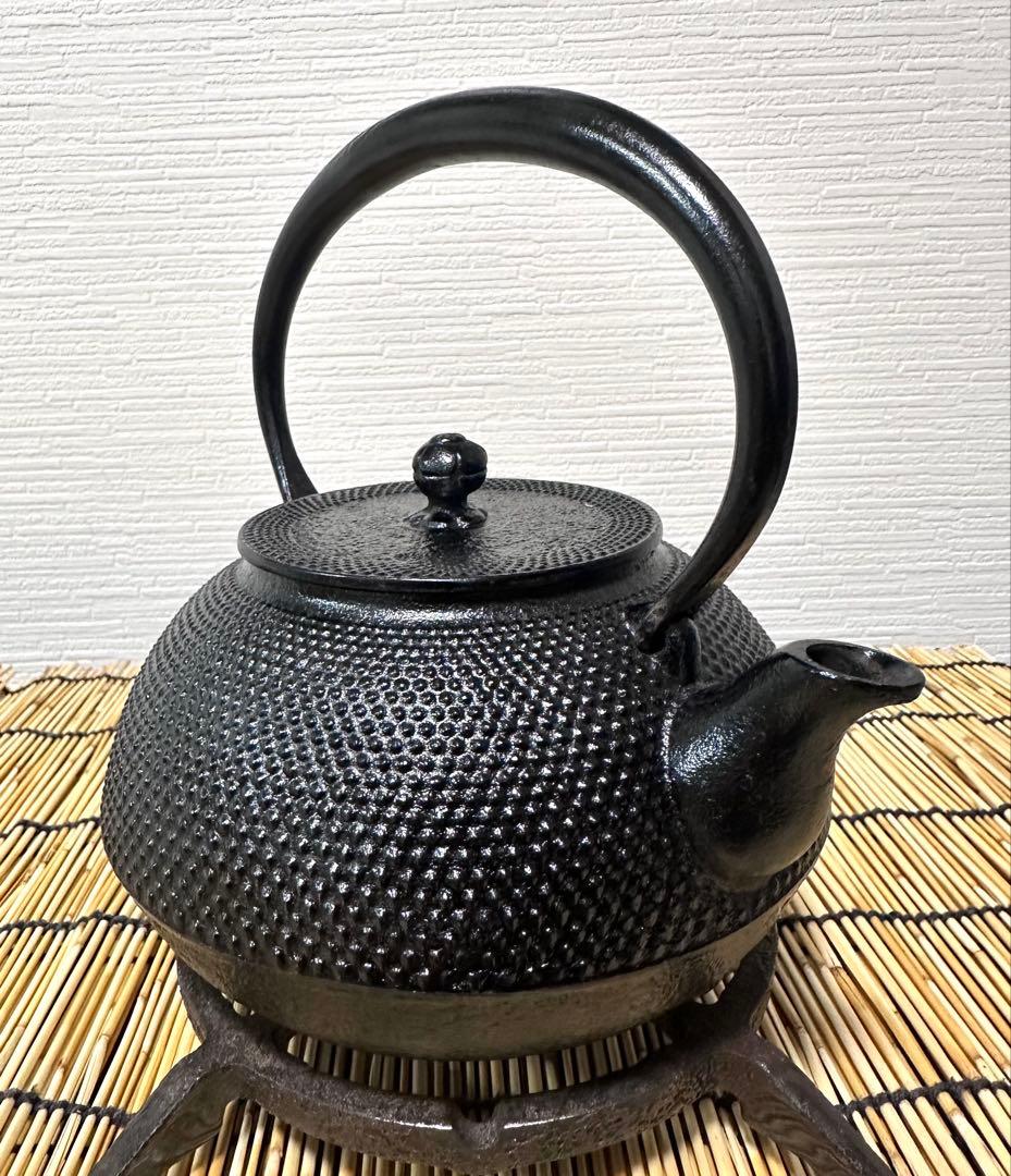 未使用、栞、タグ、南部鉄器検査証付き　南部岩鋳造１０型アラレ　南部鉄瓶　南部鉄器