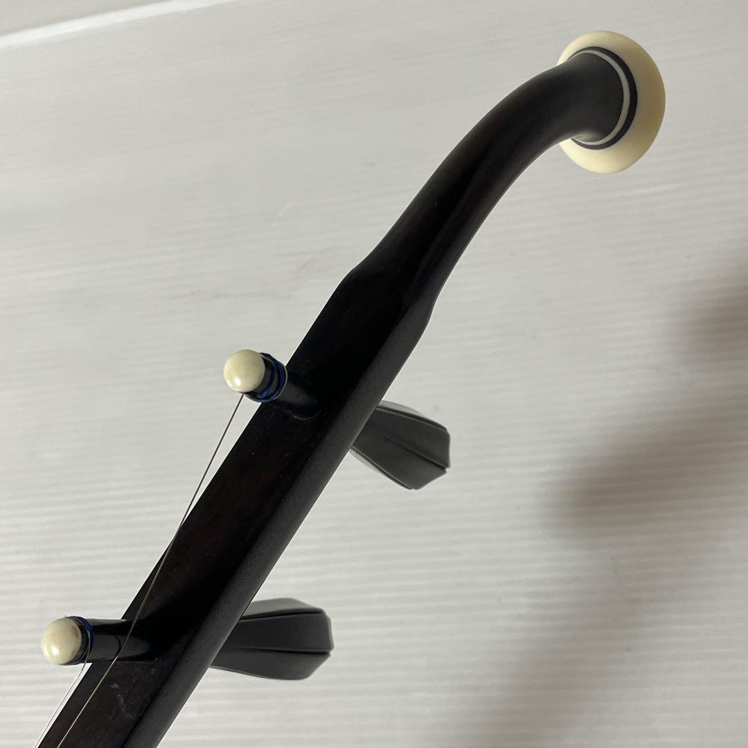 万菊根製　二胡　紅木　精品　萬菊根　蛇皮　弦楽器　ケース