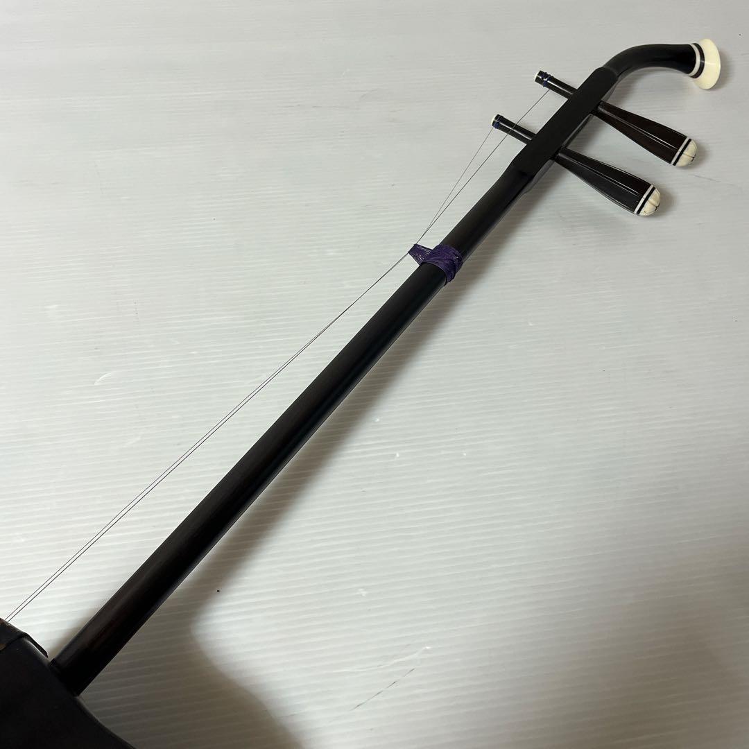 万菊根製　二胡　紅木　精品　萬菊根　蛇皮　弦楽器　ケース