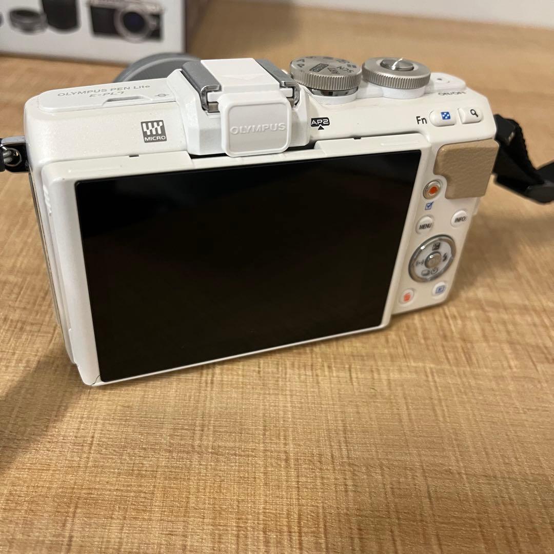 OLYMPUS PEN E-PL7 ホワイト レンズ3本セット✨