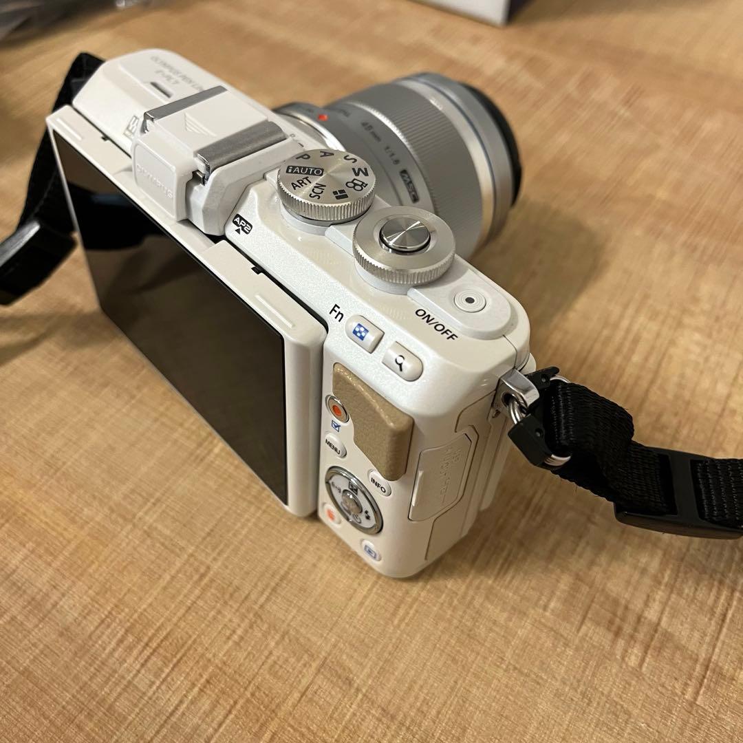 OLYMPUS PEN E-PL7 ホワイト レンズ3本セット✨