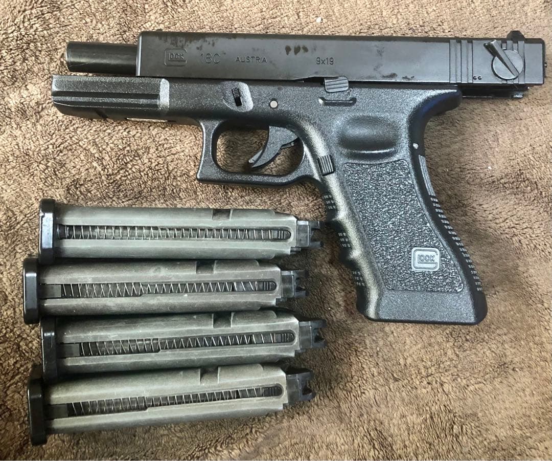 東京マルイ　ガスブローバックハンドガン　グロック18C マガジン4本付き　中古