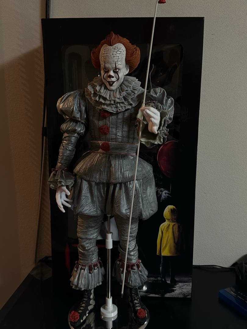 【超希少】NECA IT [2017] 1/4 ペニーワイズ　約53㎝　台座付き