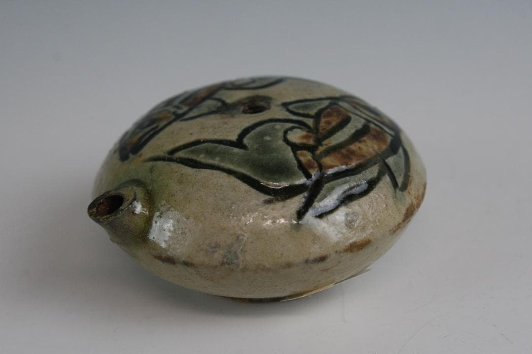 壺屋焼 人間国宝 金城次郎 作　双魚文水滴