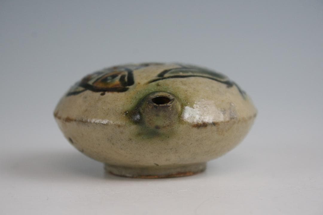 壺屋焼 人間国宝 金城次郎 作　双魚文水滴