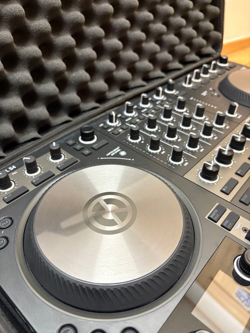 TRAKTOR KONTROL S4 MK3 キャリーケース付き