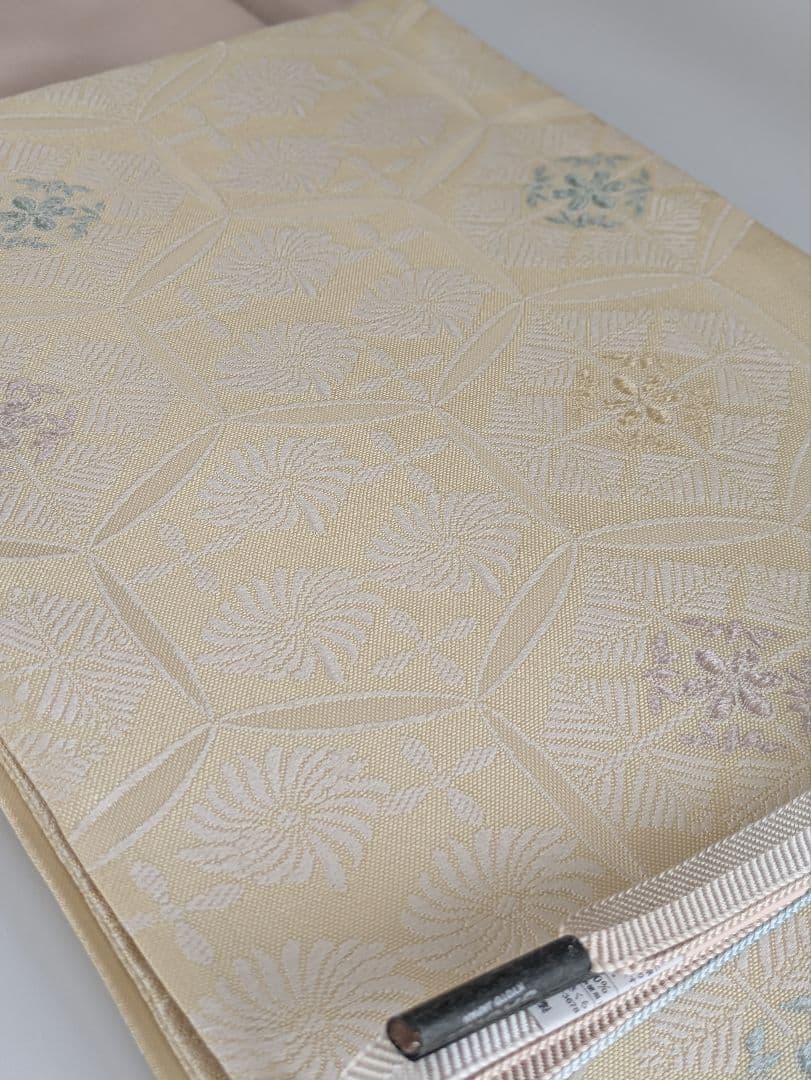 正絹京友禅染め手書き付下　ピンクベージュ季節の花お仕立て上がり