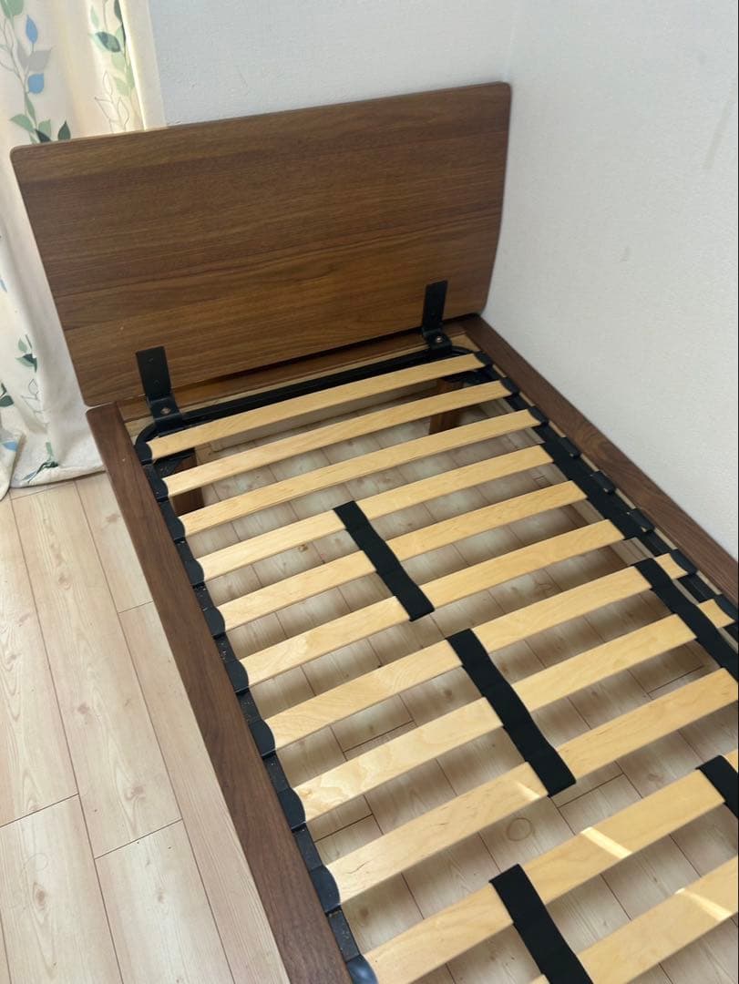 23区内送料無料！無印　シングルベッド　ウォールナット材　ヘッドボード付き②