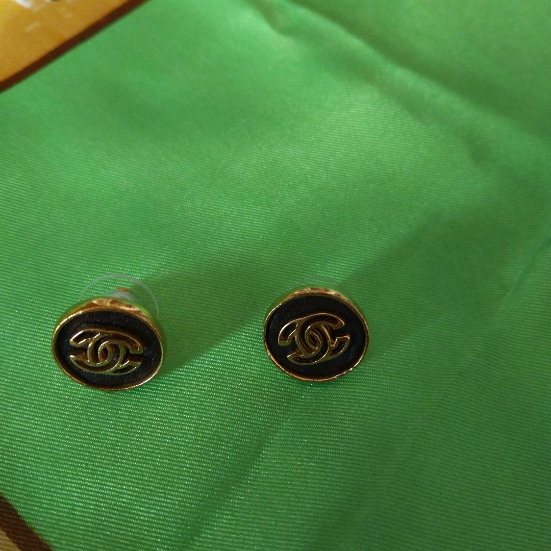 CHANELシャネル·ゴールド·ブラックヴィンテージピアス両耳用
