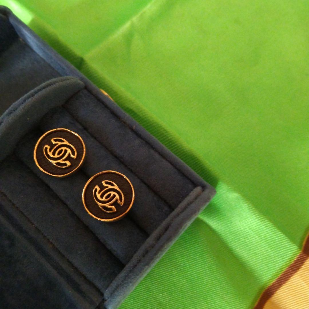 CHANELシャネル·ゴールド·ブラックヴィンテージピアス両耳用