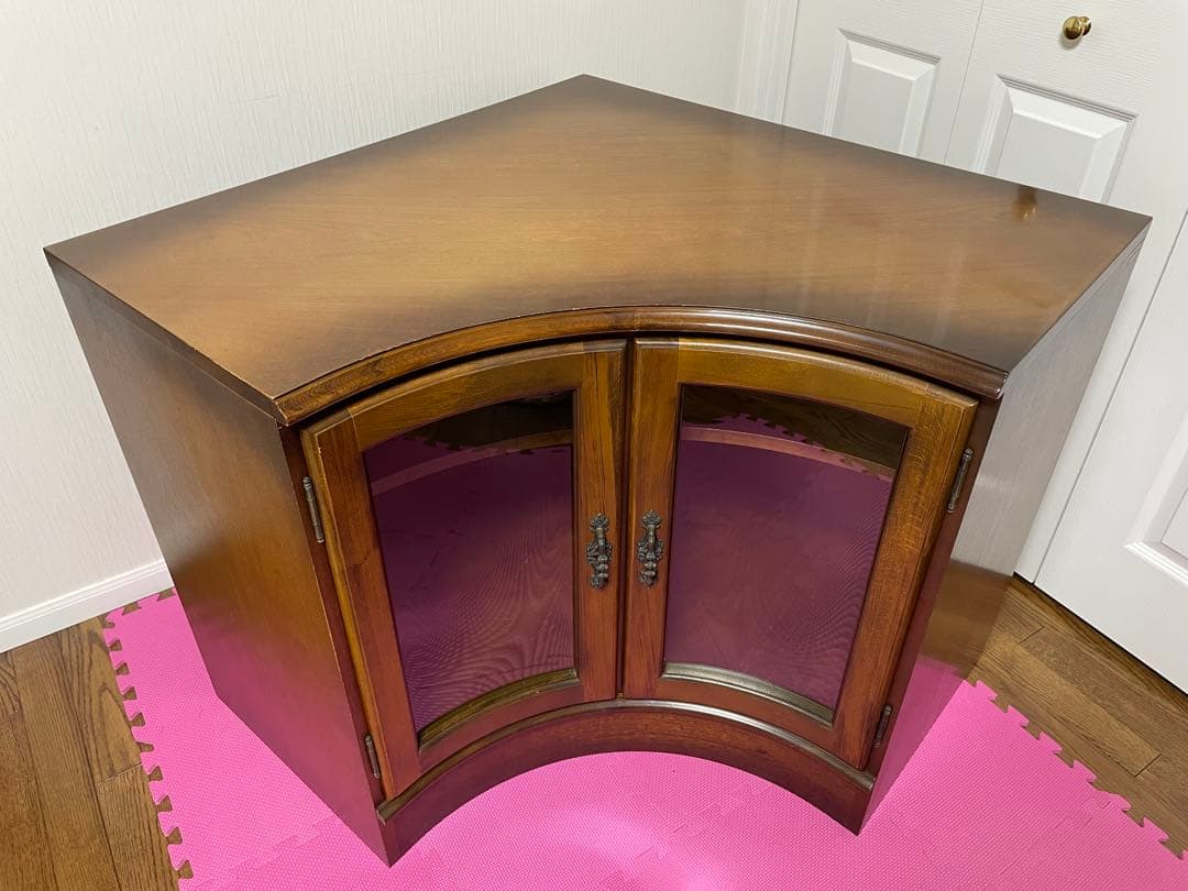 カリモク木製コーナーキャビネット ガラス扉付き