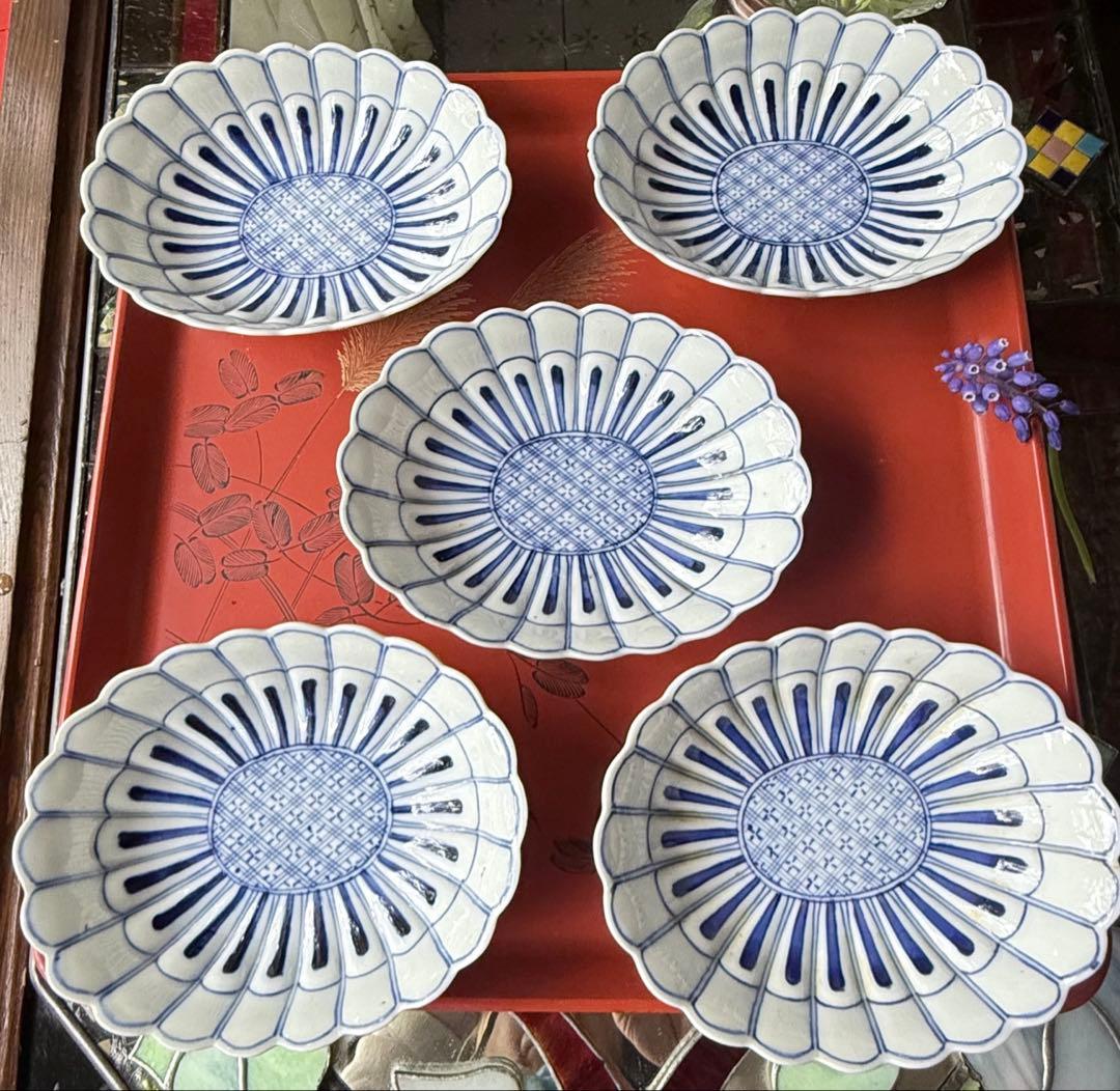 2154様感謝‼️清楚BLUE ‼️古伊万里すがすがしい花びらもりもり小判形菊皿5客