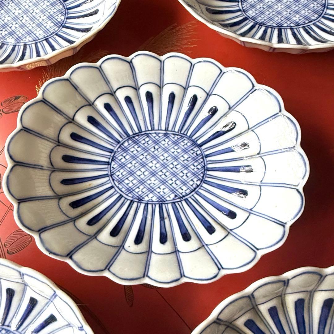 2154様感謝‼️清楚BLUE ‼️古伊万里すがすがしい花びらもりもり小判形菊皿5客