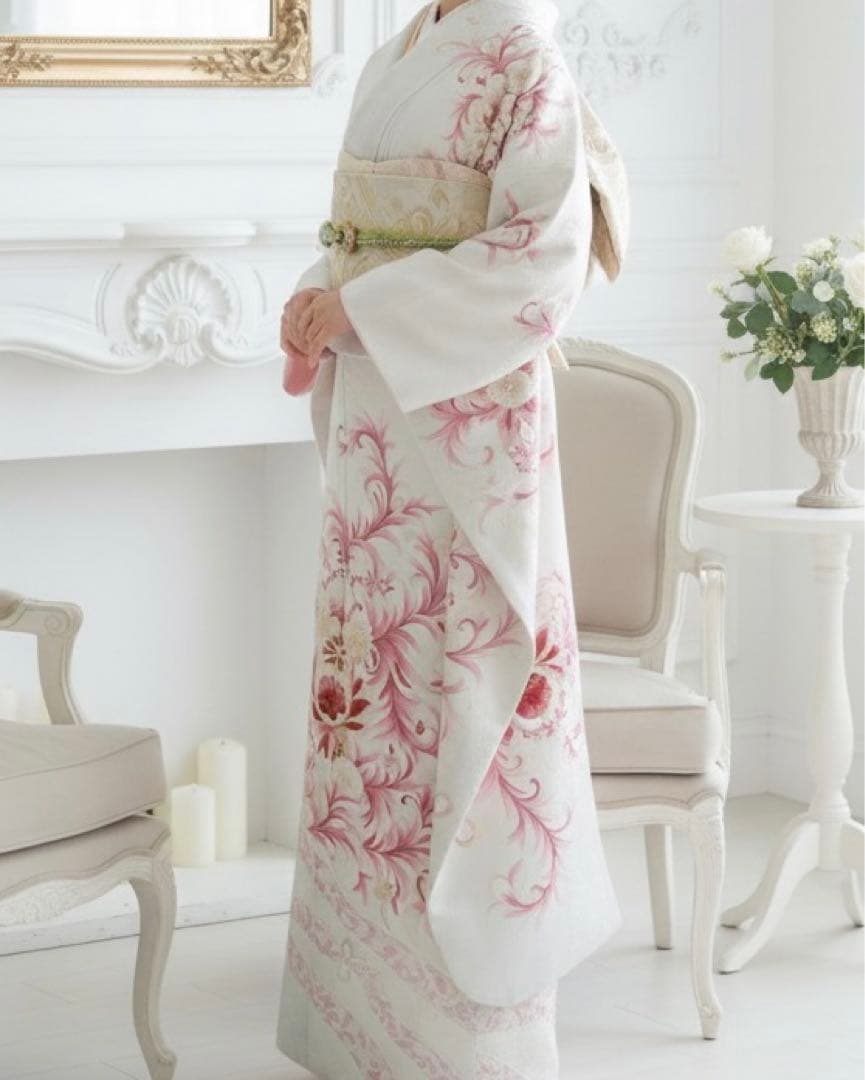 振袖 白地にピンクの花柄